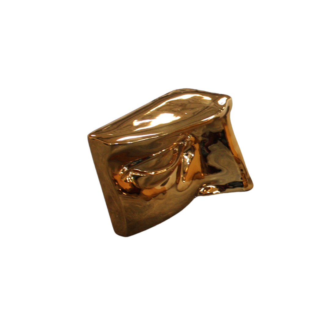 1 Sculpture - Image 1